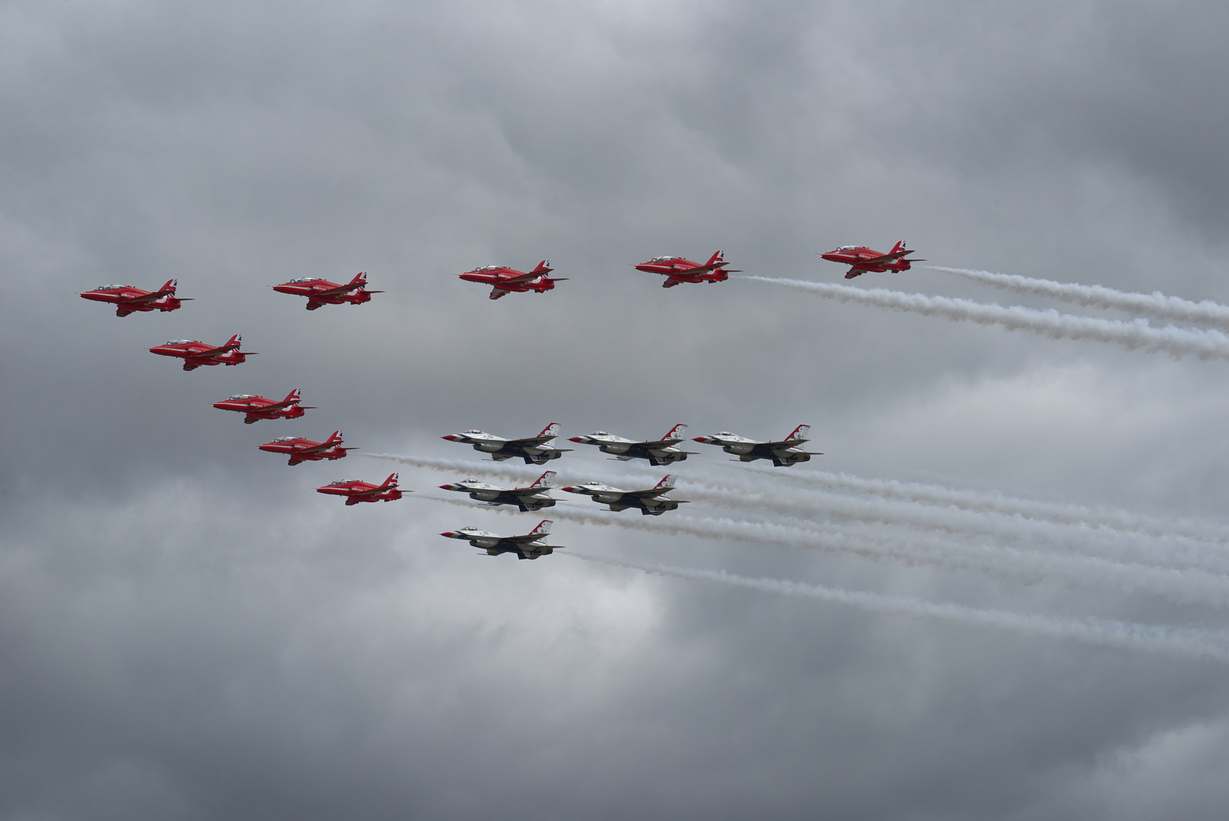 Red Arrows and Thunderbirds fly-over at RIAT July 14, 2017