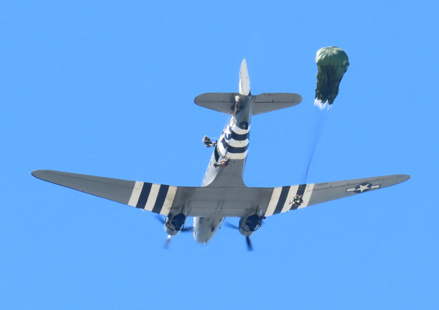 Paratroopers jump from C-47